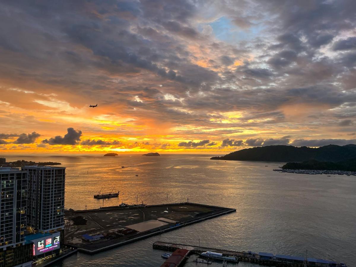 Jesselton Point Seaview Homestay Кота-Кінабалу Екстер'єр фото